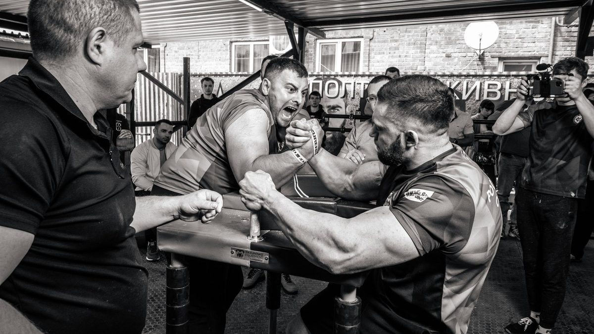 Bras de fer sportif : règles, muscles et technique de base